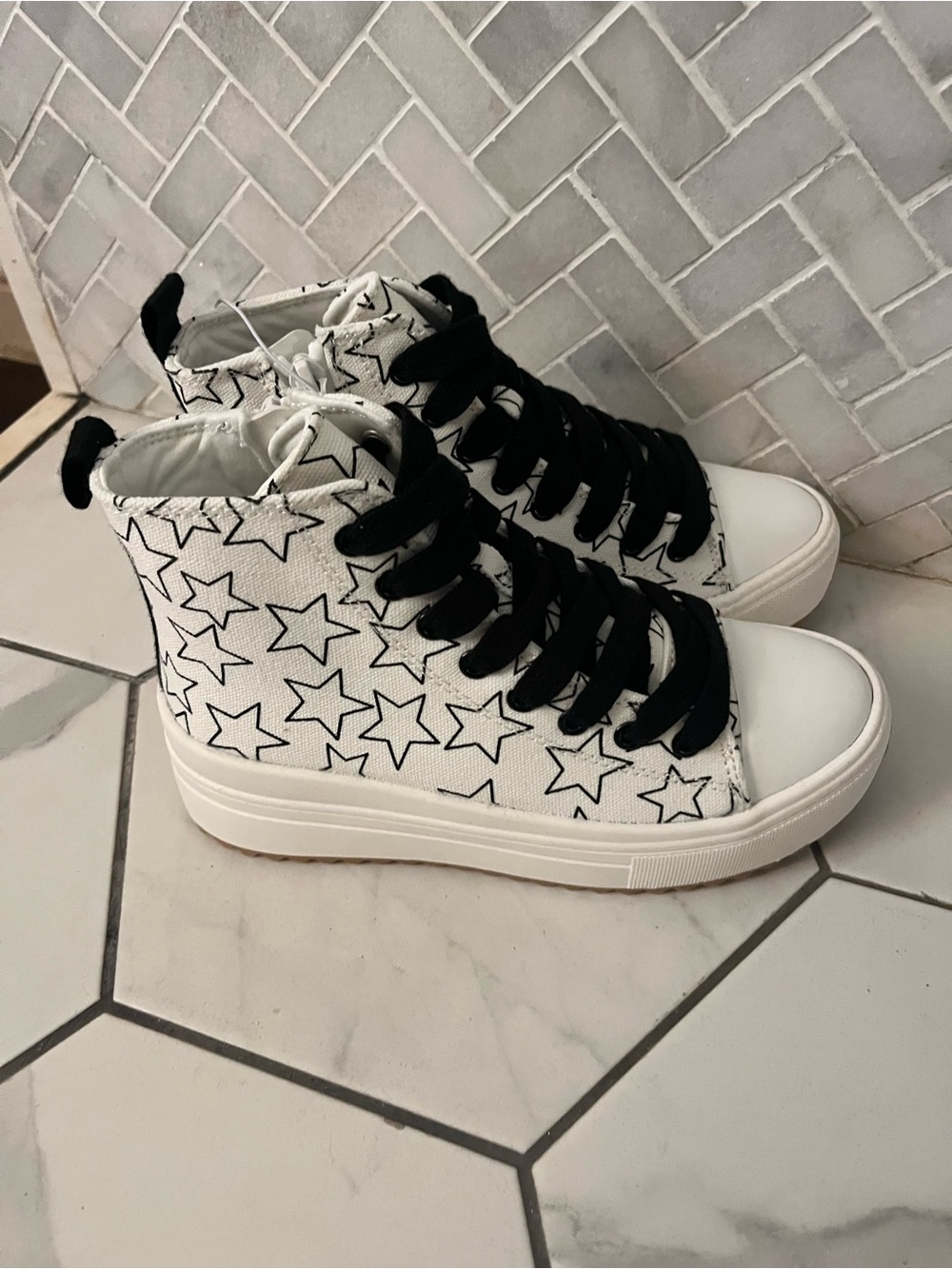 art class White Canvas High-Top Sneakers with Black Star Print